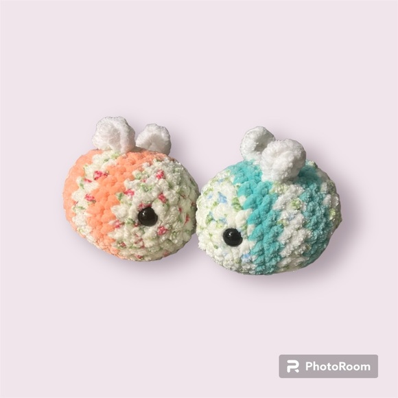 handmade crochet floral bee plush. - Picture 2 of 2